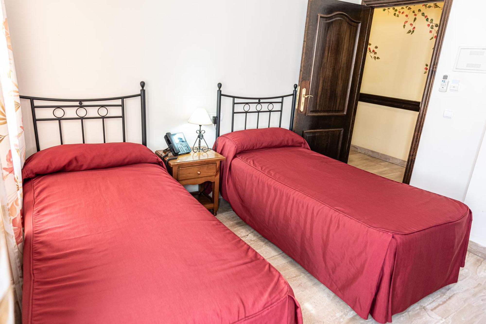Hotel Las Rosas Приего-де-Кордова Экстерьер фото