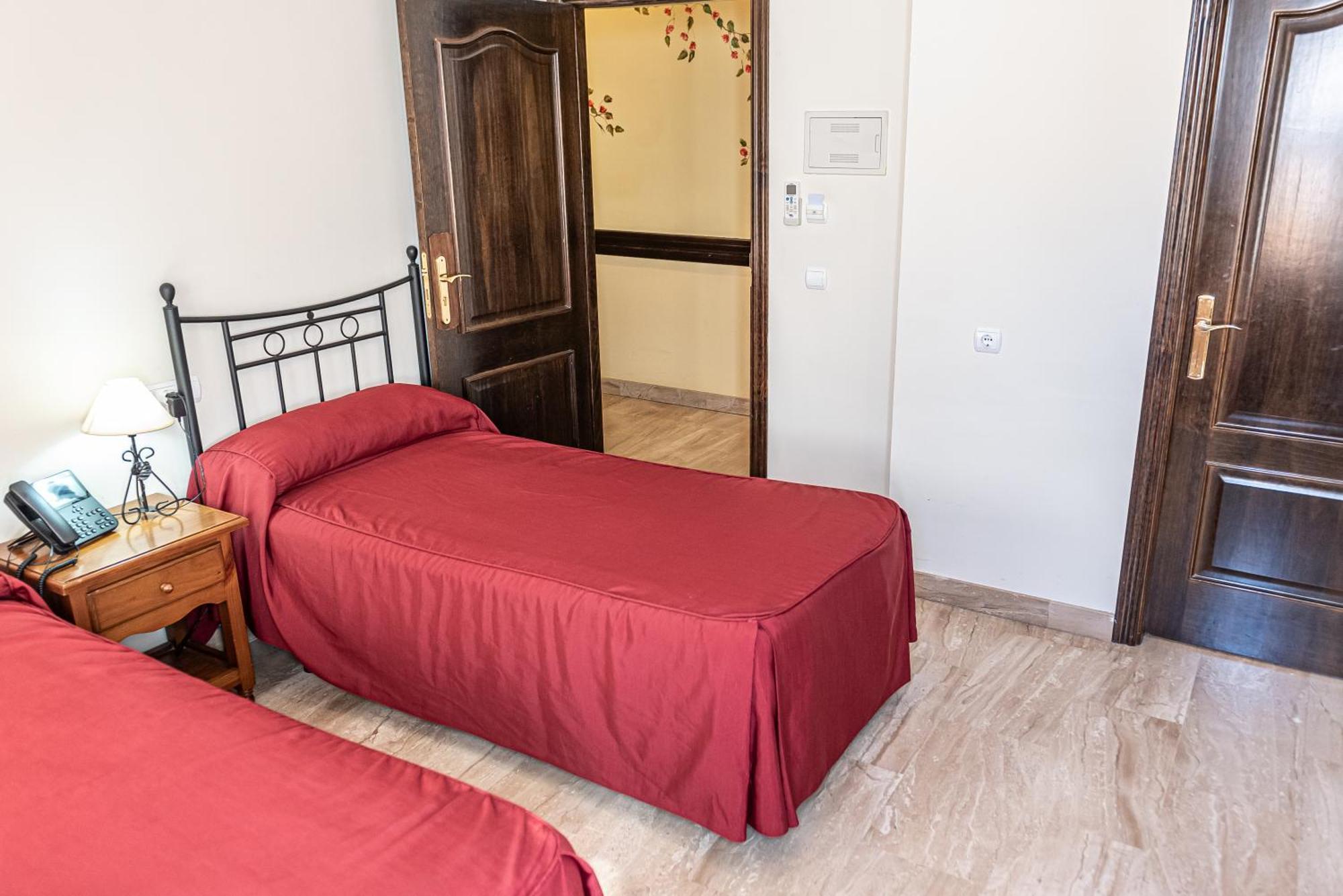 Hotel Las Rosas Приего-де-Кордова Экстерьер фото