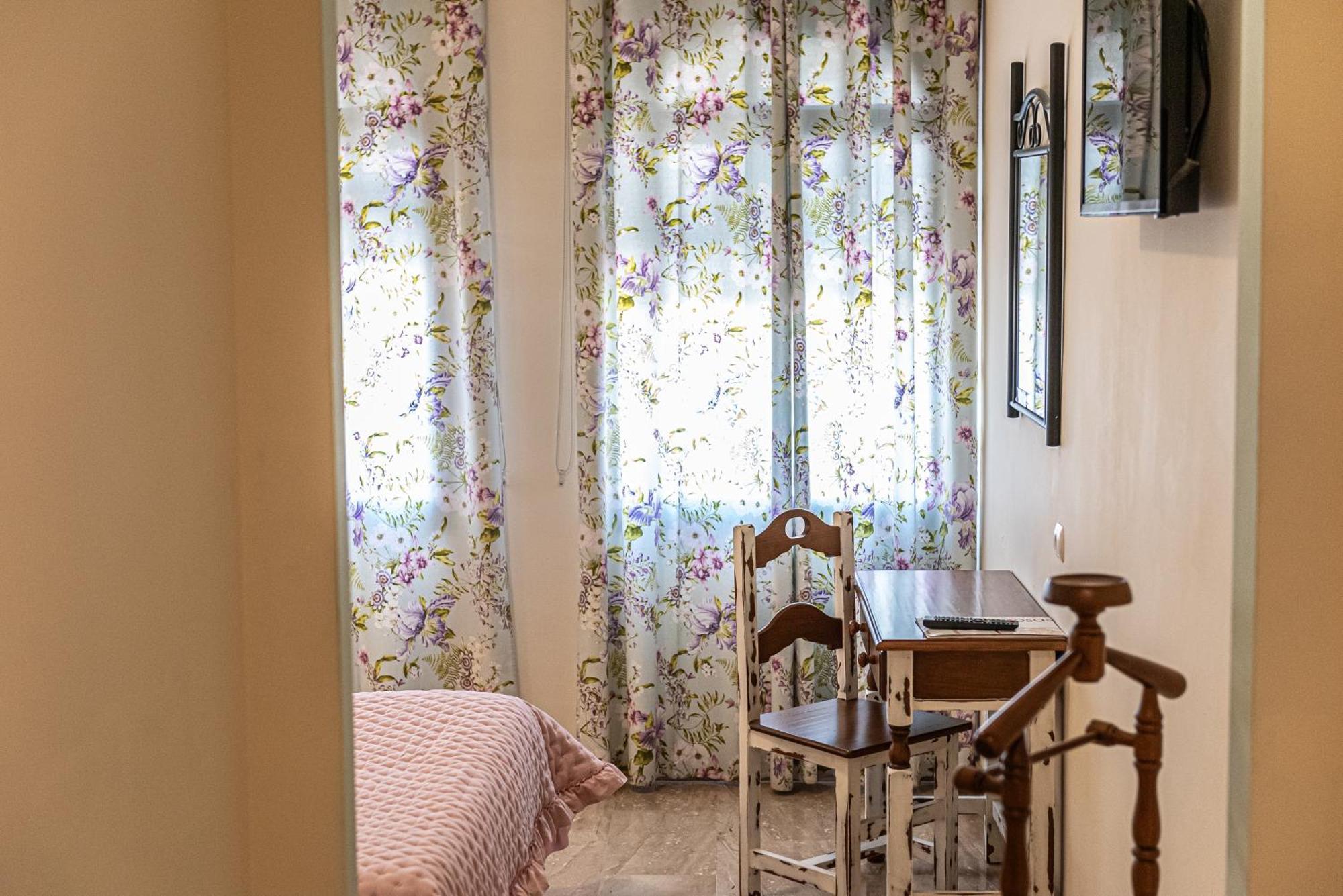 Hotel Las Rosas Приего-де-Кордова Экстерьер фото